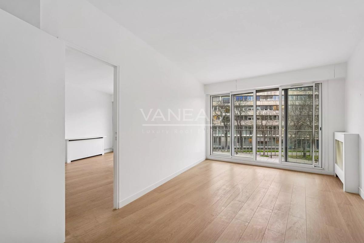 Paris XIVe - Port Royal - Balcon, vue dégagée.