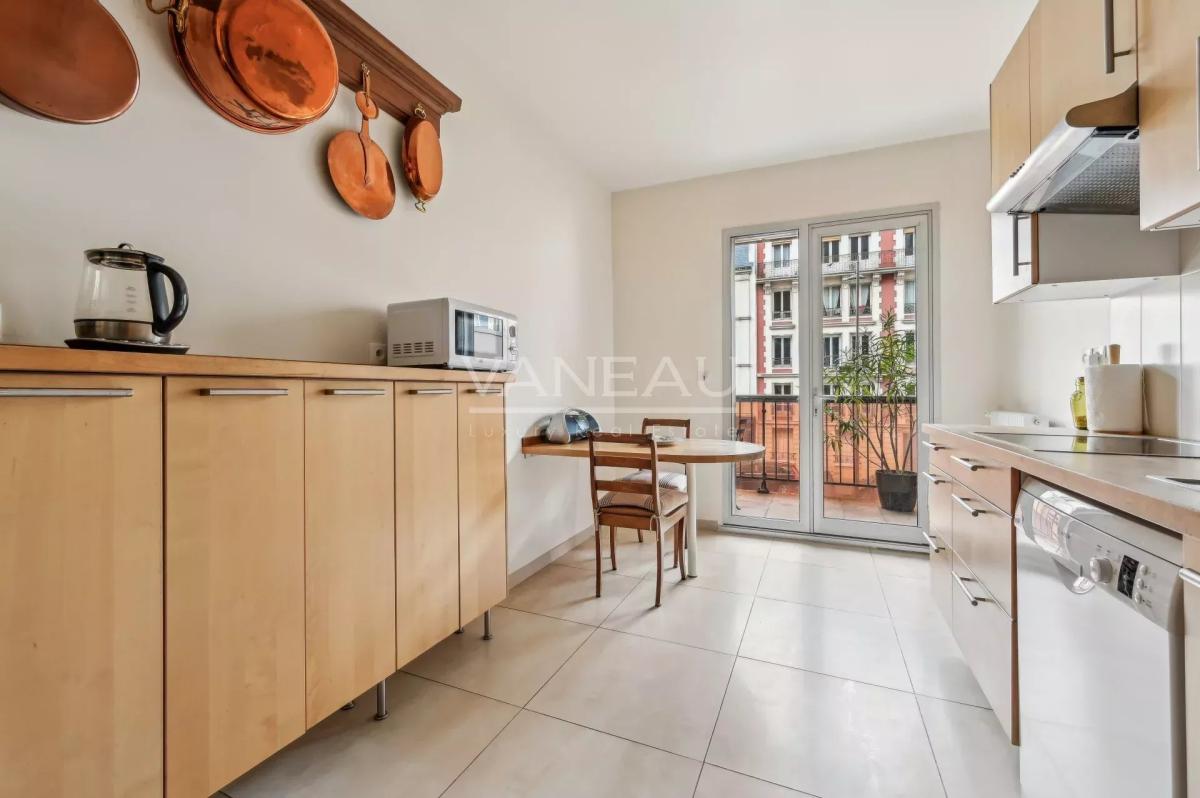 Paris VIIe - PLACE DE BRETEUIL - Appartement avec terrasse