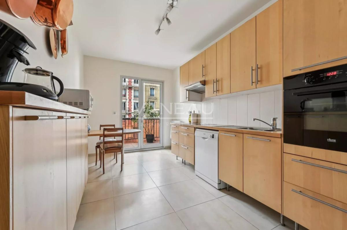 Paris VIIe - PLACE DE BRETEUIL - Appartement avec terrasse