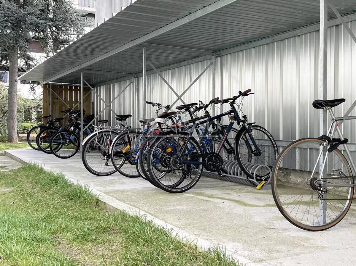 Charmant Studio de 31m2 avec grand  Balcon proche Métro Simplon