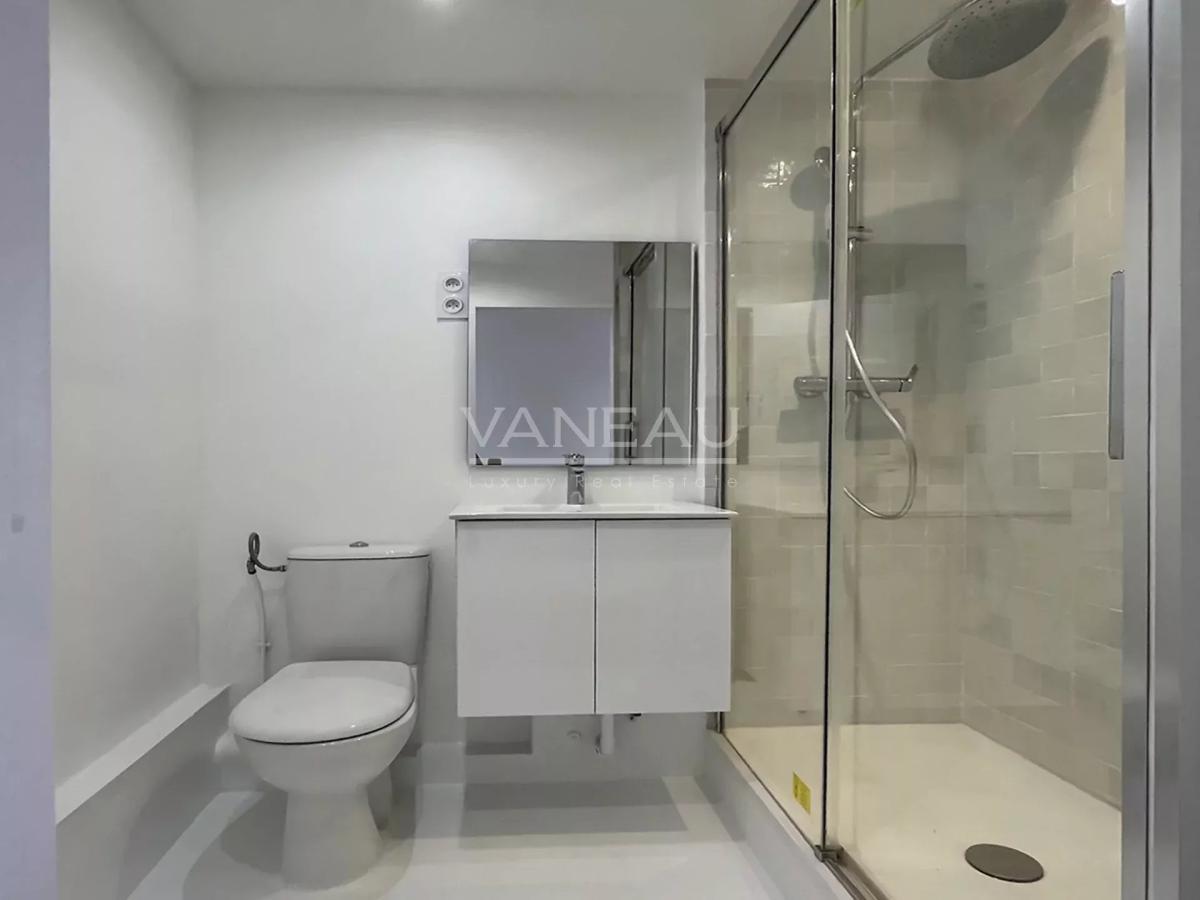 Charmant Studio de 31m2 avec grand  Balcon proche Métro Simplon