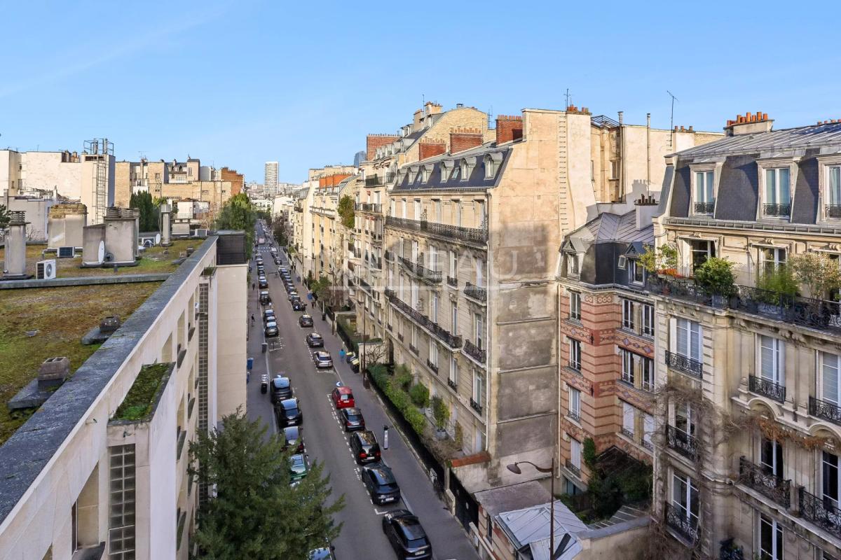 Neuilly- Maurice Barrés - Studio rénové et meublé