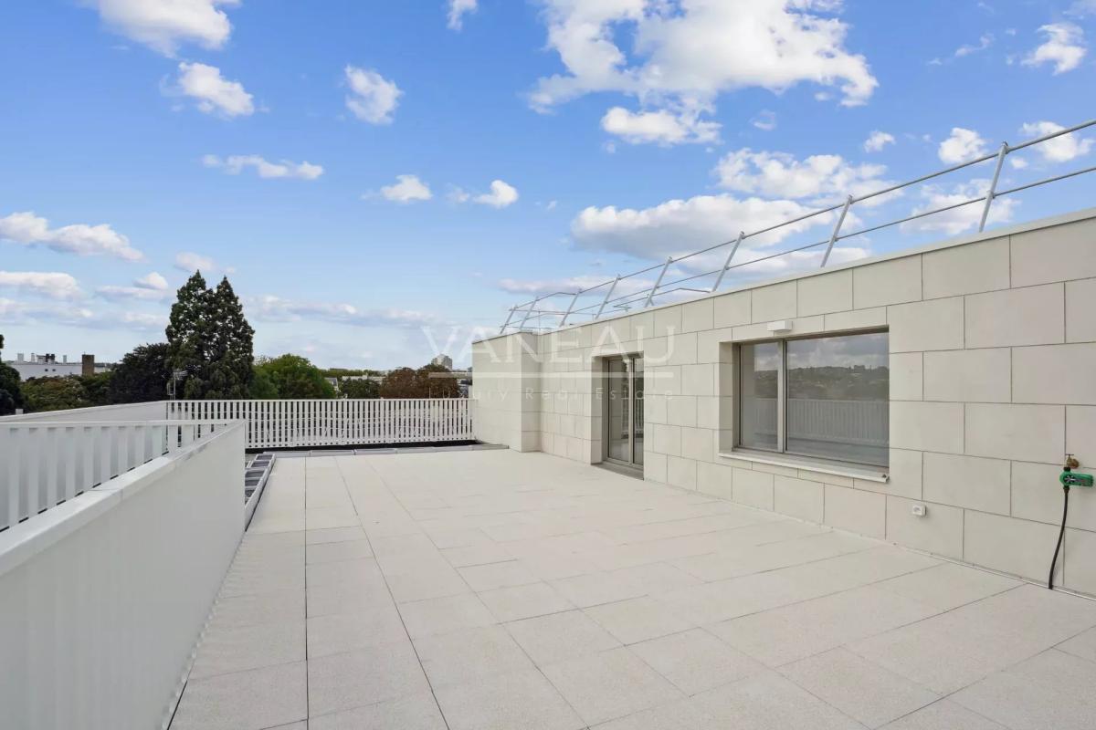 Issy-les-Moulineaux - Appartement familial dernier étage avec te