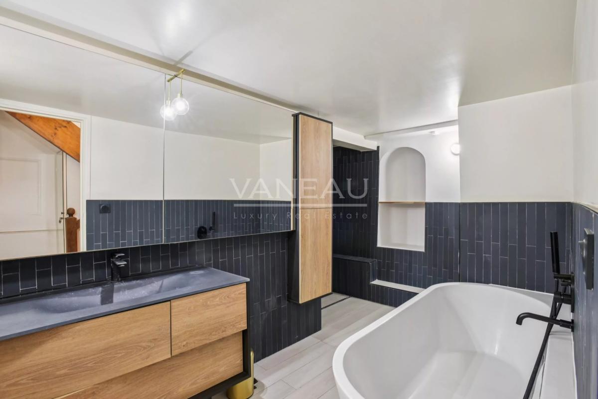 APPARTEMENT MEUBLE - PARIS 1er ARRONDISSEMENT - QUARTIER  Saint 