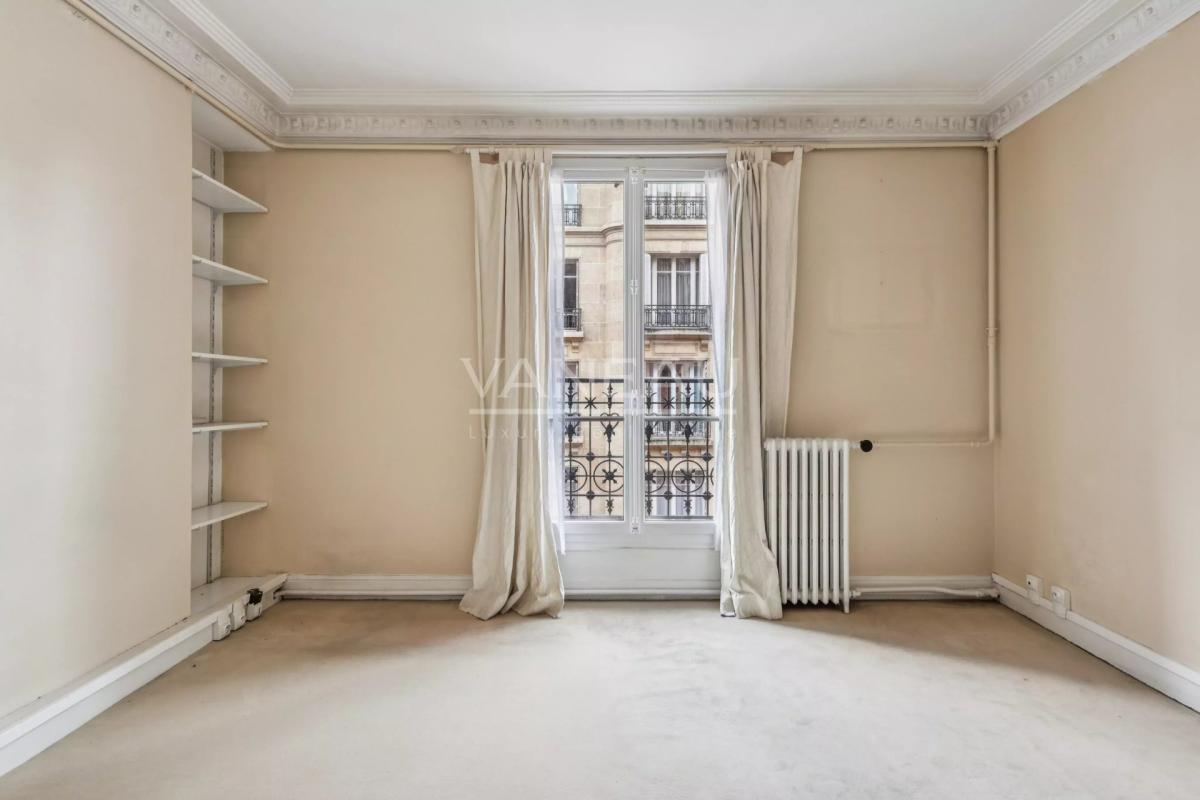 Paris XVe - Sèvres Lecourbe : Appartement trois pièces en étage 