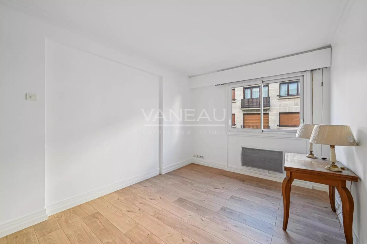 Paris XVe - Georges Brassens : Appartement trois pièces en très 