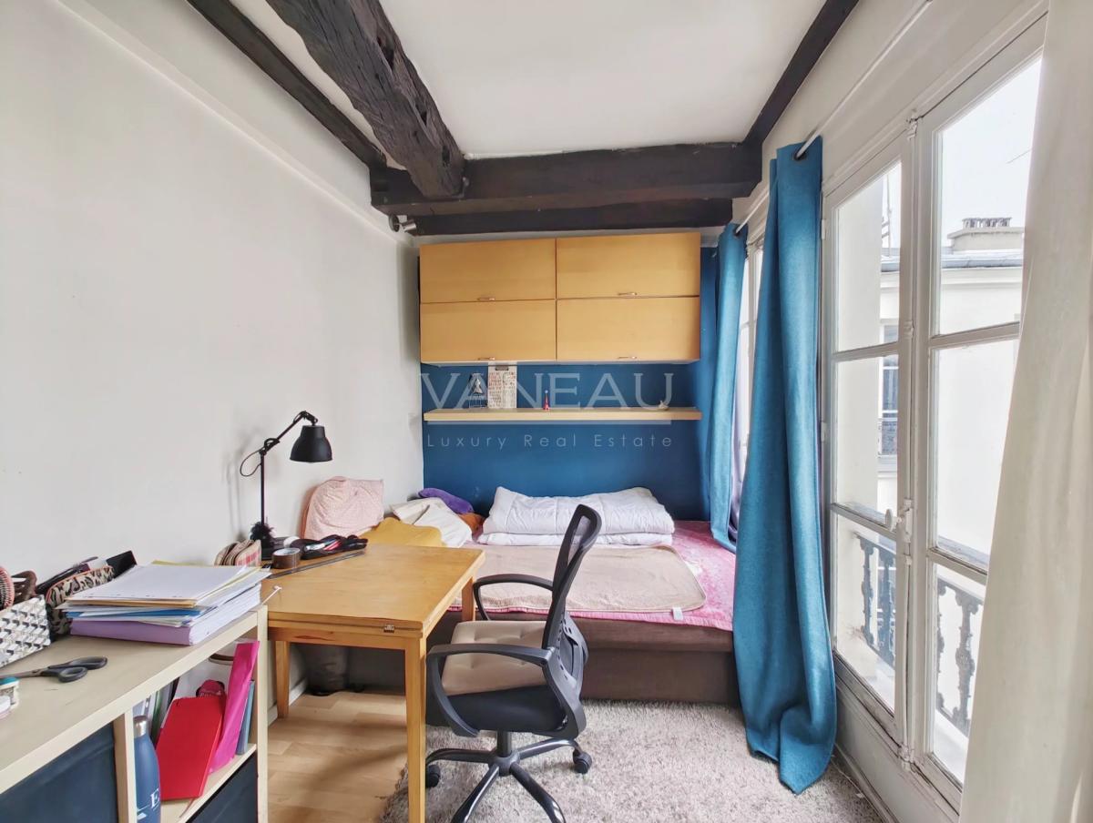 Paris IIe - Montorgueil - Studio dernier étage avec terrasse