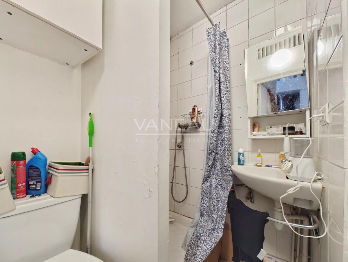 Paris IIe - Montorgueil - Studio dernier étage avec terrasse