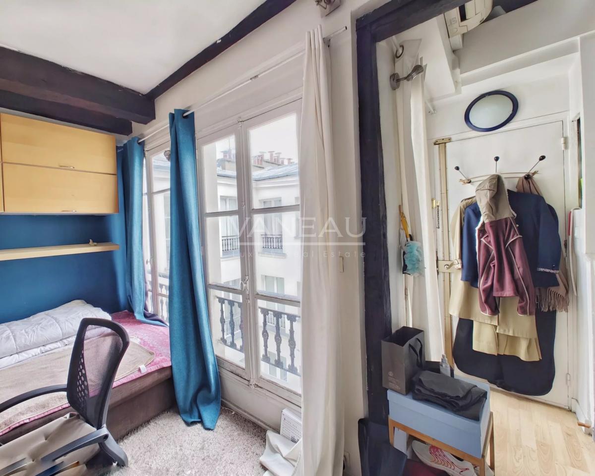 Paris IIe - Montorgueil - Studio dernier étage avec terrasse