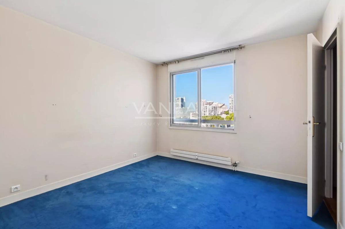 Courbevoie / Front de Seine / vue Tour Eiffel