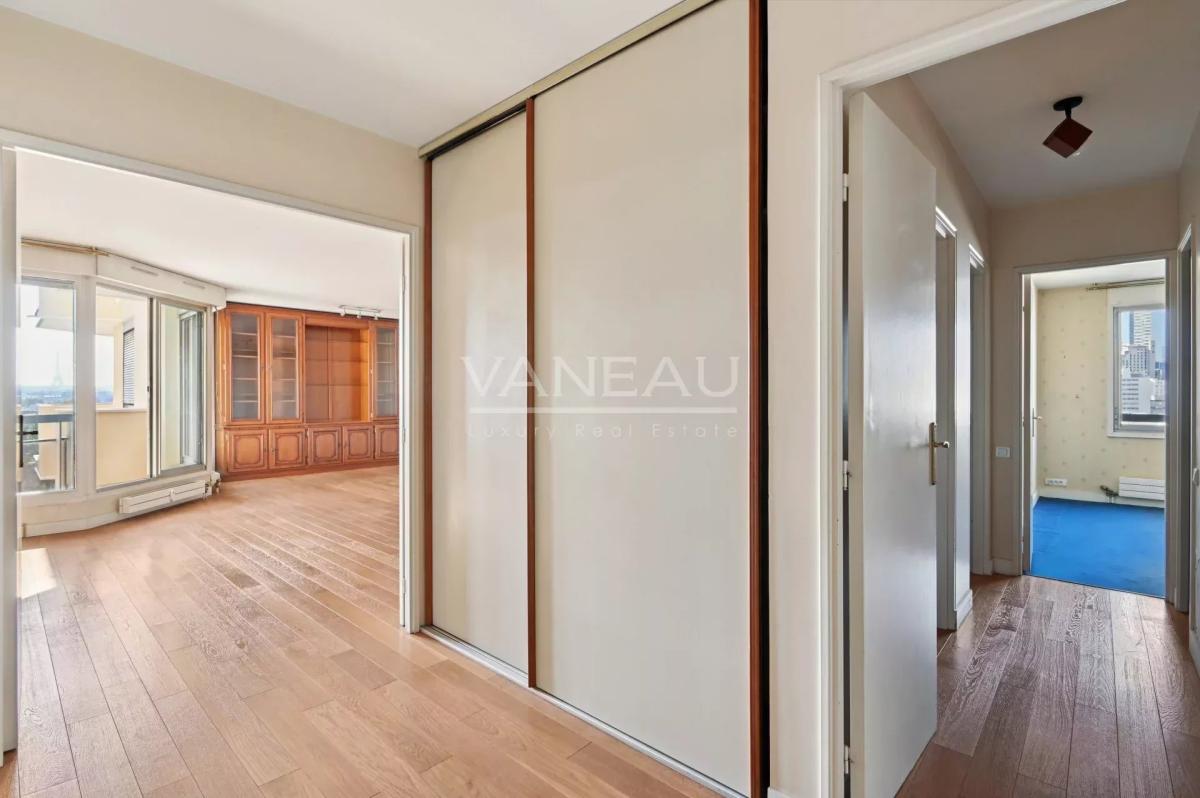 Courbevoie / Front de Seine / vue Tour Eiffel