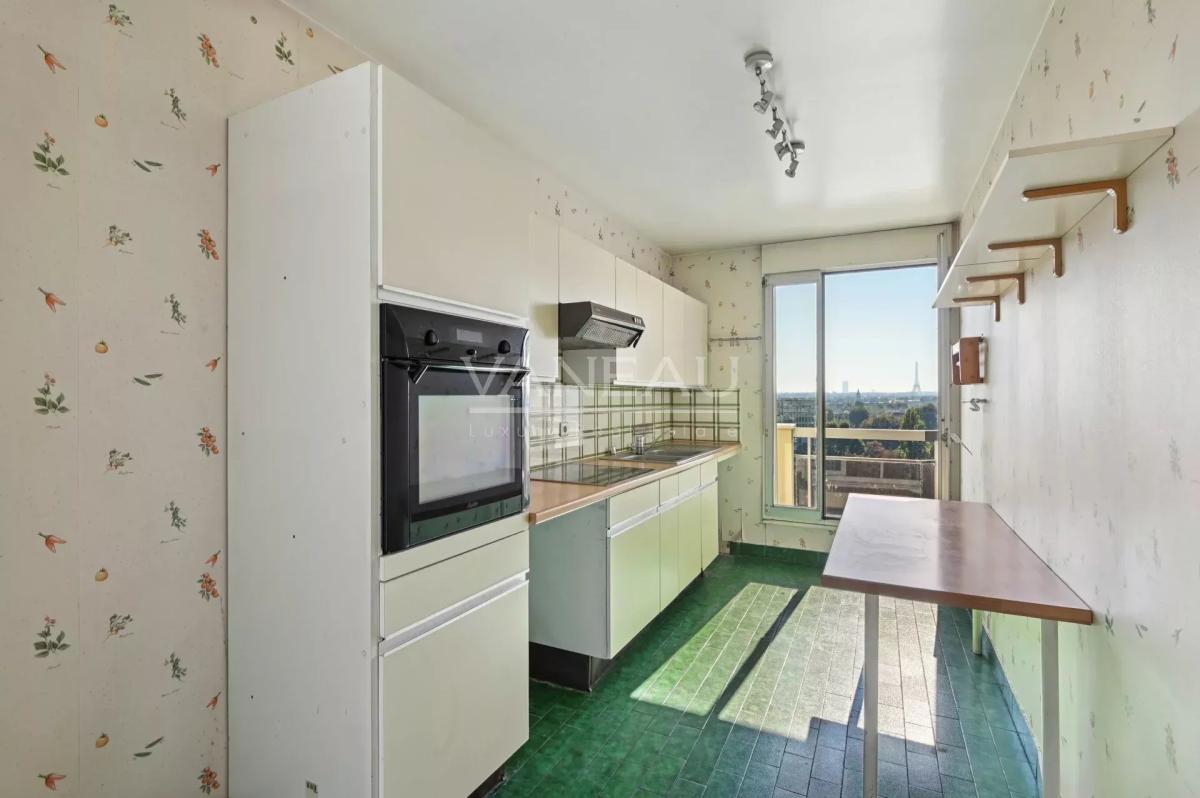 Courbevoie / Front de Seine / vue Tour Eiffel