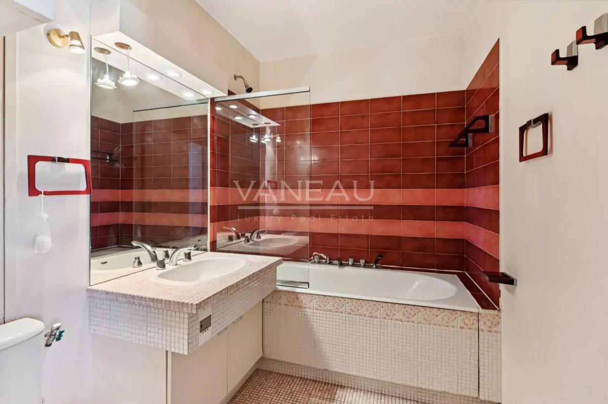 Courbevoie / Front de Seine / vue Tour Eiffel