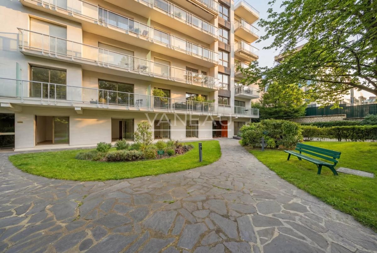 Neuilly - Château - Appartement familial avec balcon-terrasses