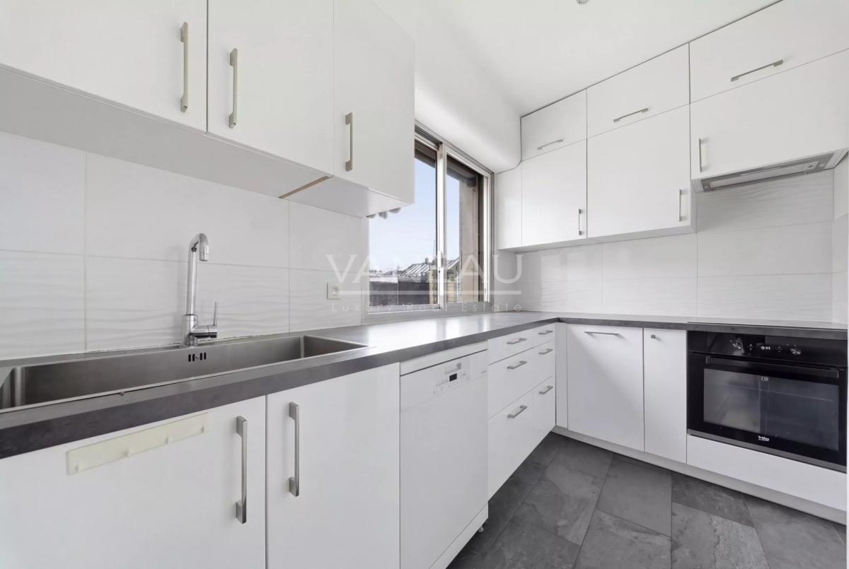 Neuilly - Château - Appartement familial avec balcon-terrasses