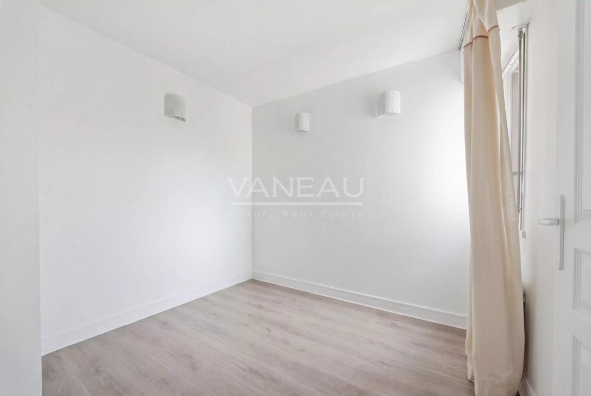 Neuilly - Château - Appartement familial avec balcon-terrasses