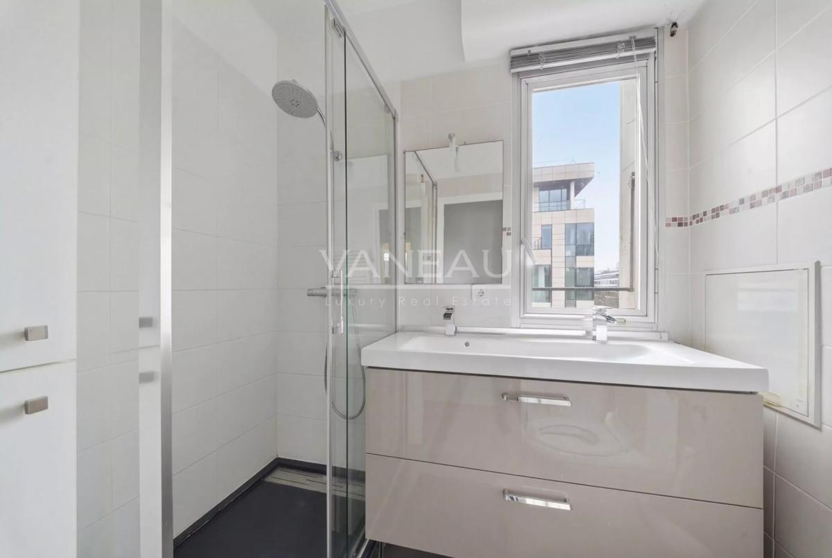 Neuilly - Château - Appartement familial avec balcon-terrasses