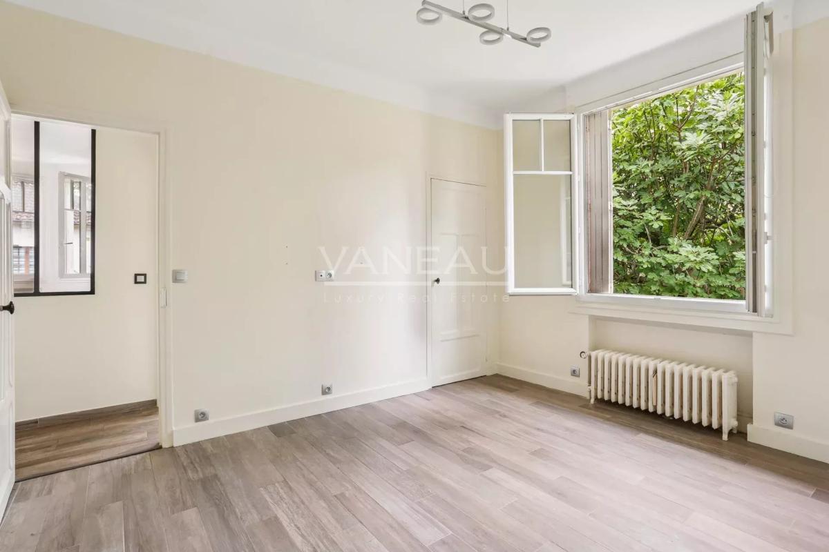 Sceaux (92330) - Villa de six pièces avec jardin fruitier -