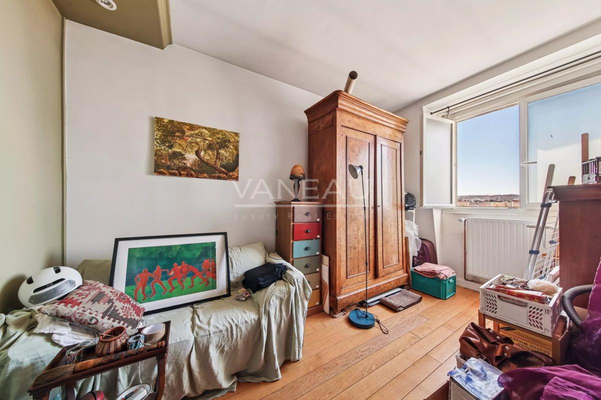 Boulogne centre - Trois pièces dernier étage avec balcon