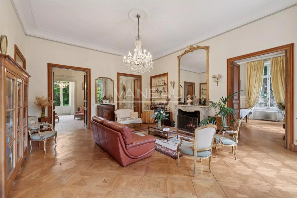 Évreux (27) - Magnifique propriété. Domaine sur parc arboré de 2