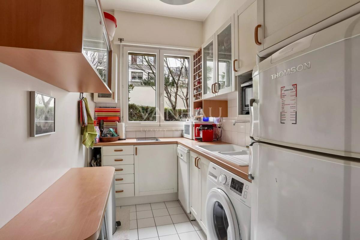 Deux pièces avec terrasse-jardin au calme