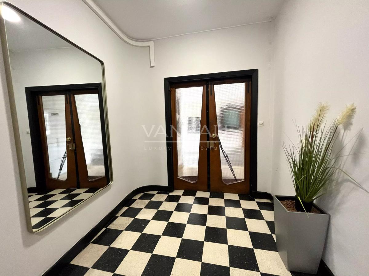 Quatre pièces à rénover avec balcons