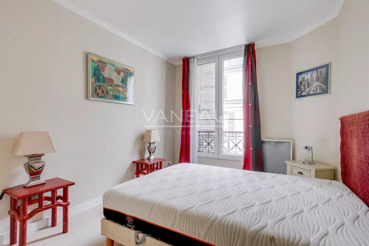 Paris 15ème - Ernest Renan - charmant deux pièces en étage élevé