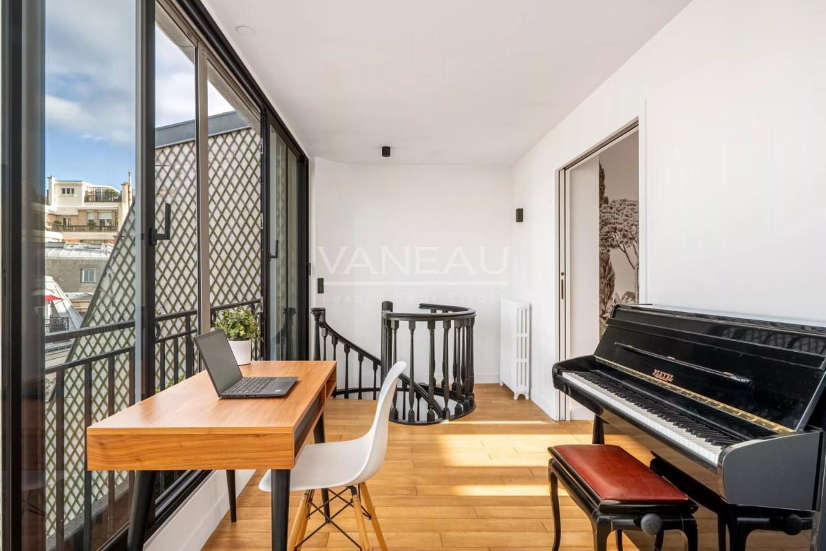 Paris XVIe - Foch - Etoile Duplex Dernier étage avec terrasses