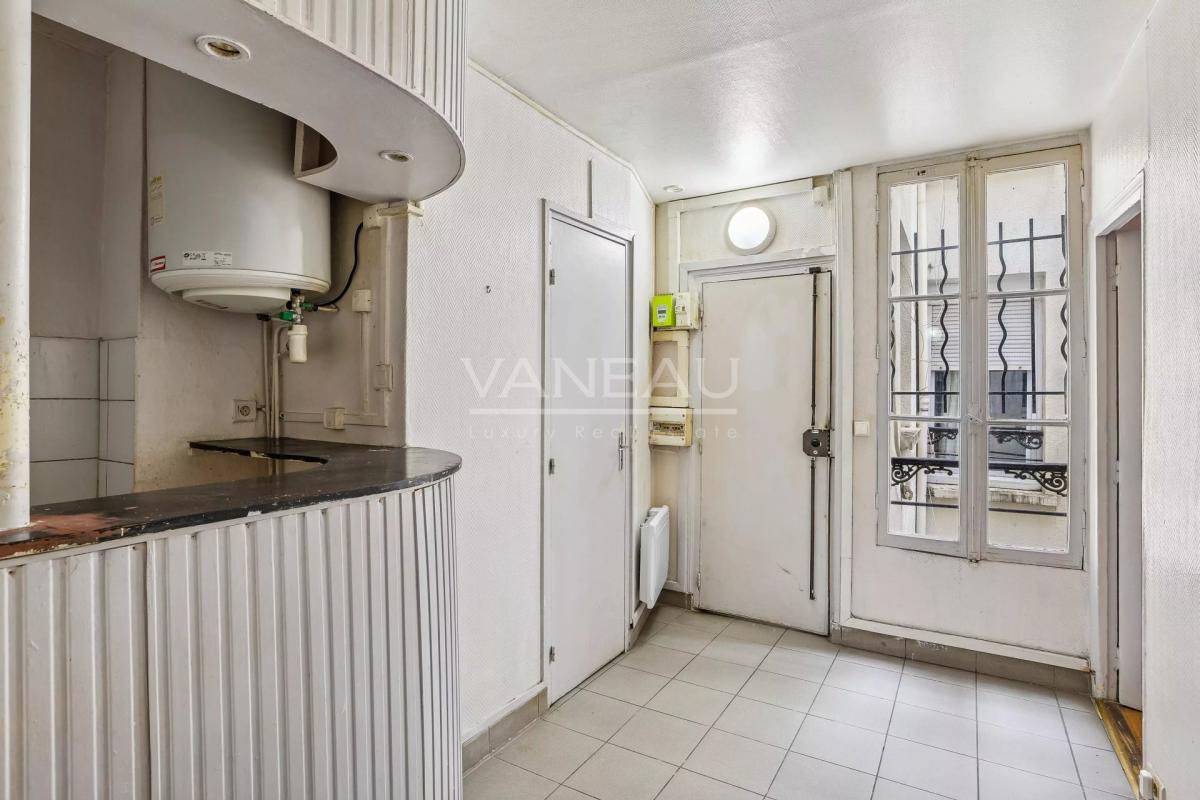 Paris XVIIème – Épinettes – 2 pièces à rénover avec cave – Fort 