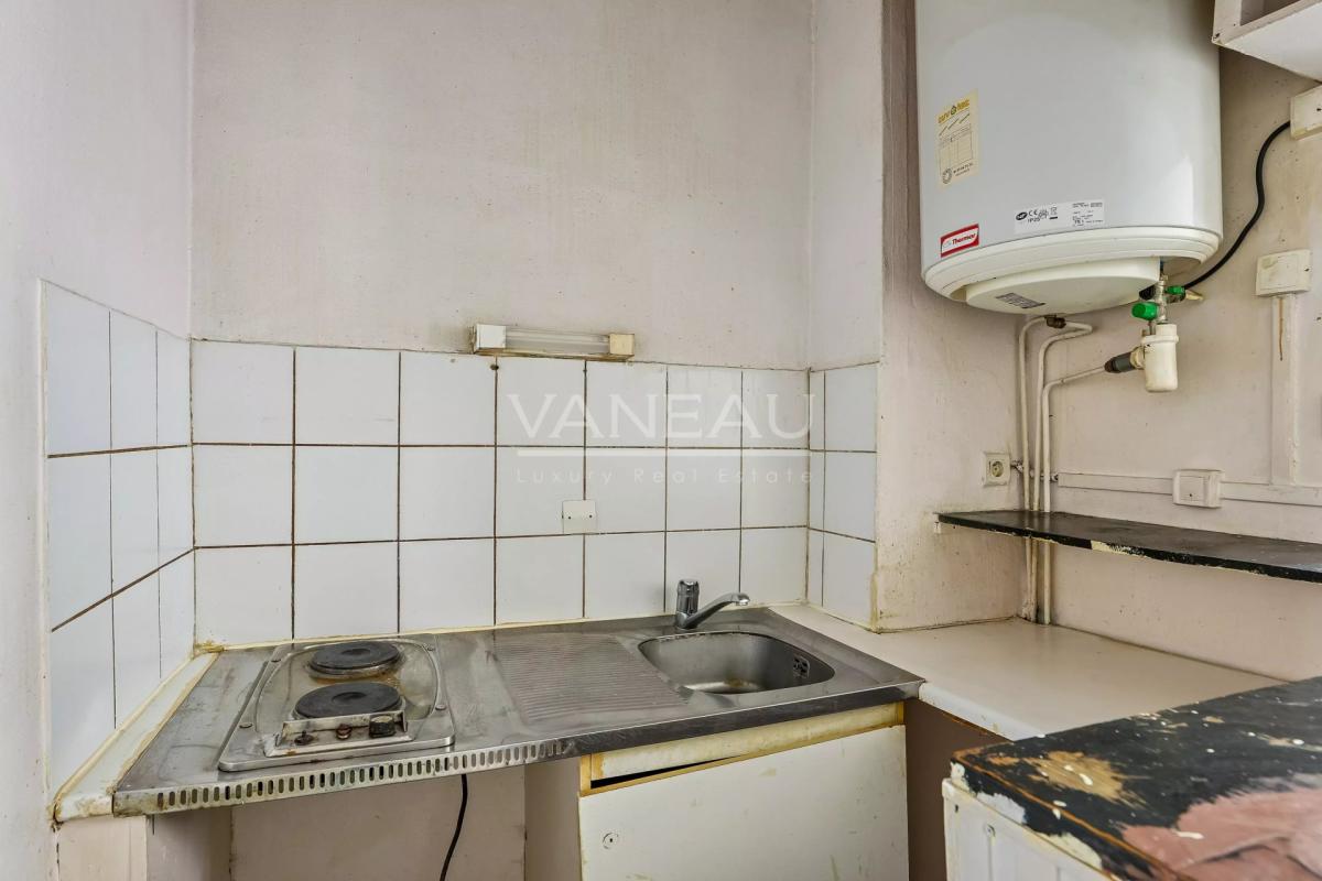 Paris XVIIème – Épinettes – 2 pièces à rénover avec cave – Fort 