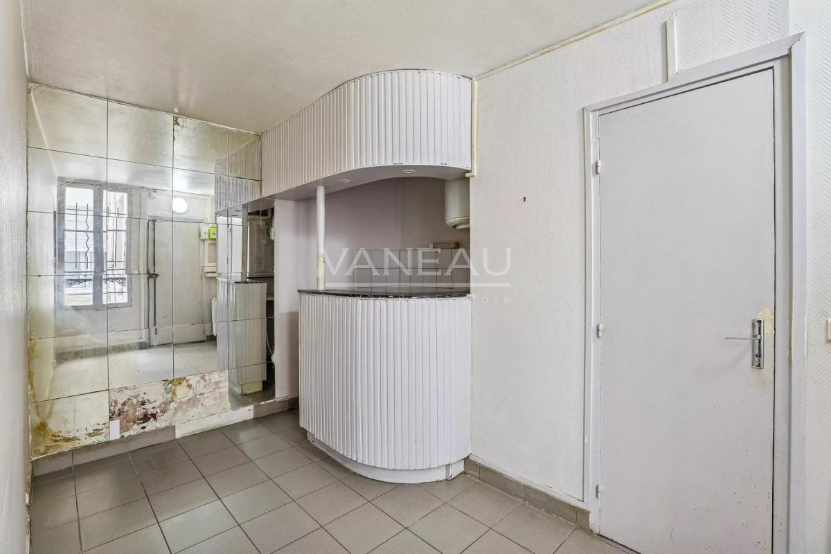 Paris XVIIème – Épinettes – 2 pièces à rénover avec cave – Fort 