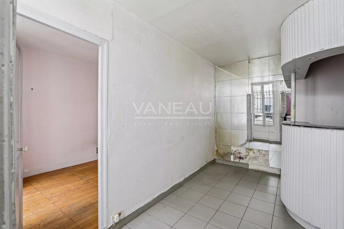 Paris XVIIème – Épinettes – 2 pièces à rénover avec cave – Fort 