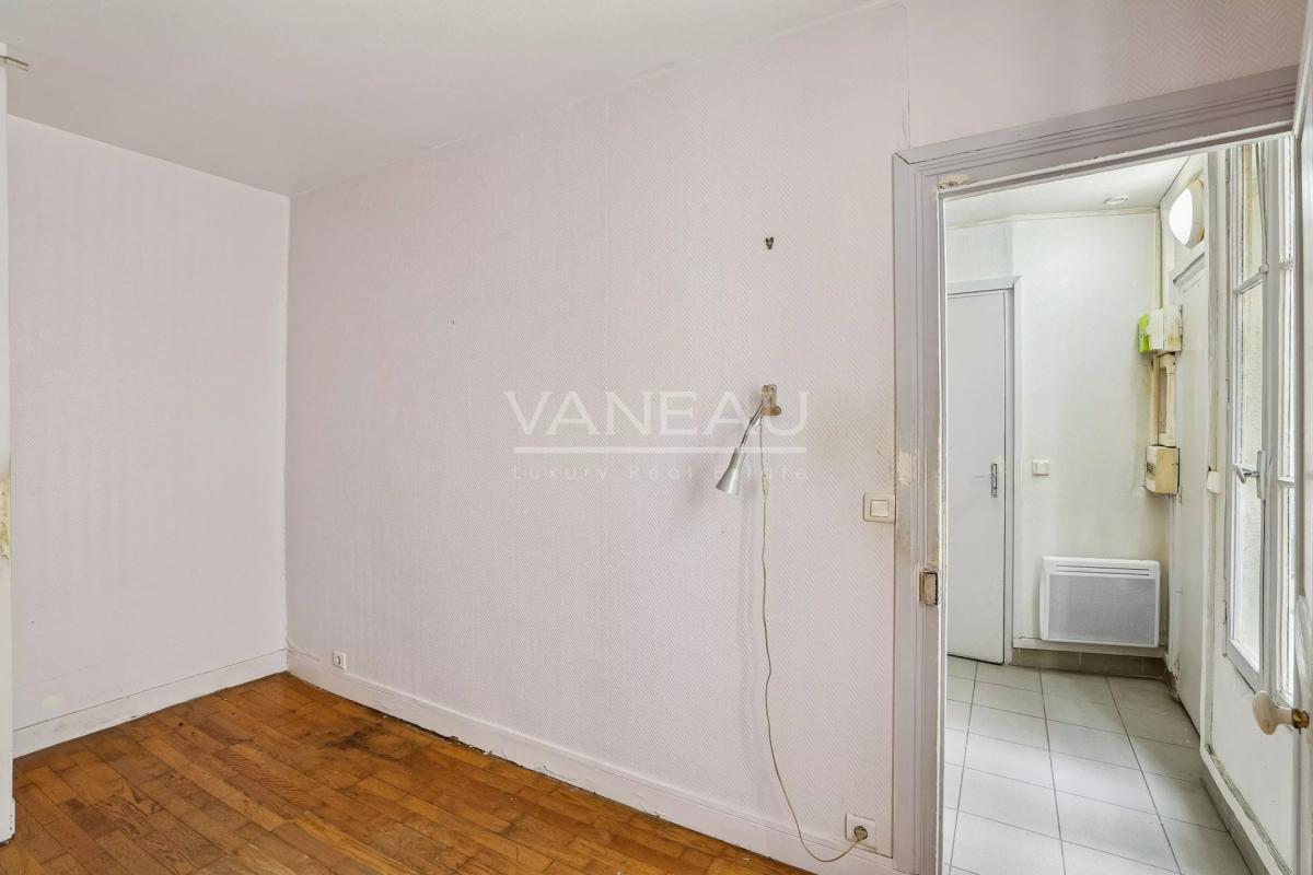 Paris XVIIème – Épinettes – 2 pièces à rénover avec cave – Fort 