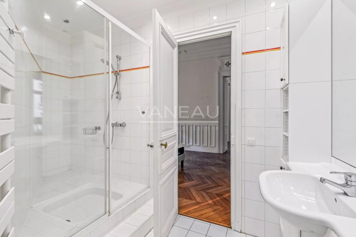 Paris  XVI  - Jasmin - Appartement familial et de réception - Qu