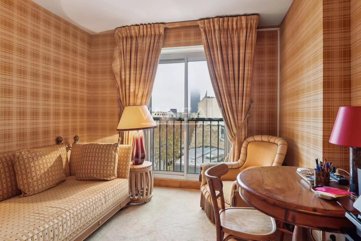 Paris VIIe - Invalides Place Vauban - Etage élevé avec vue dégag