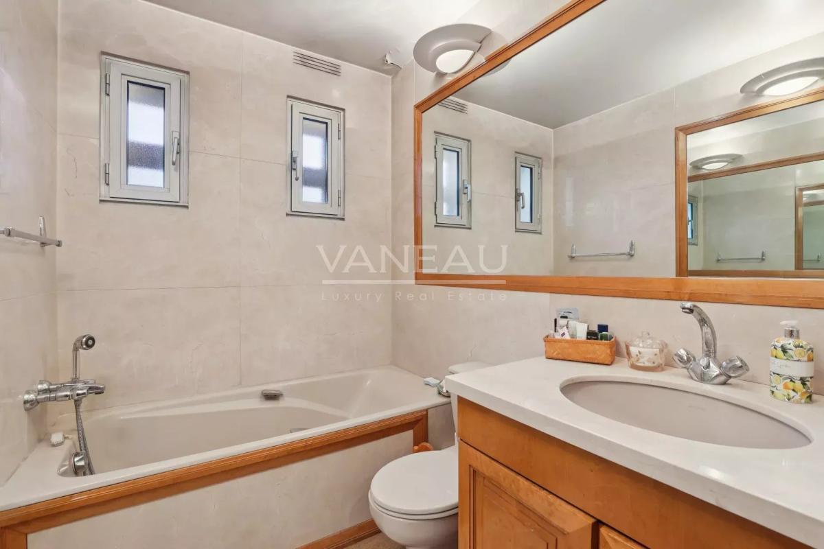 Paris VIIe - Invalides Place Vauban - Etage élevé avec vue dégag