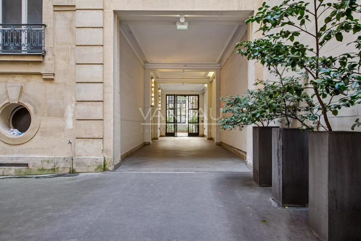 PARIS VIIIe - Champs-Elysées / Boétie