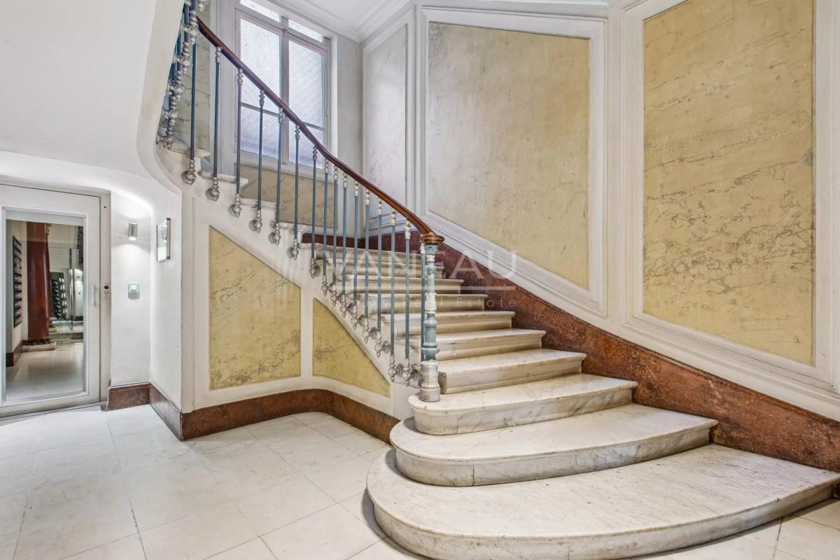 PARIS VIIIe - Champs-Elysées / Boétie