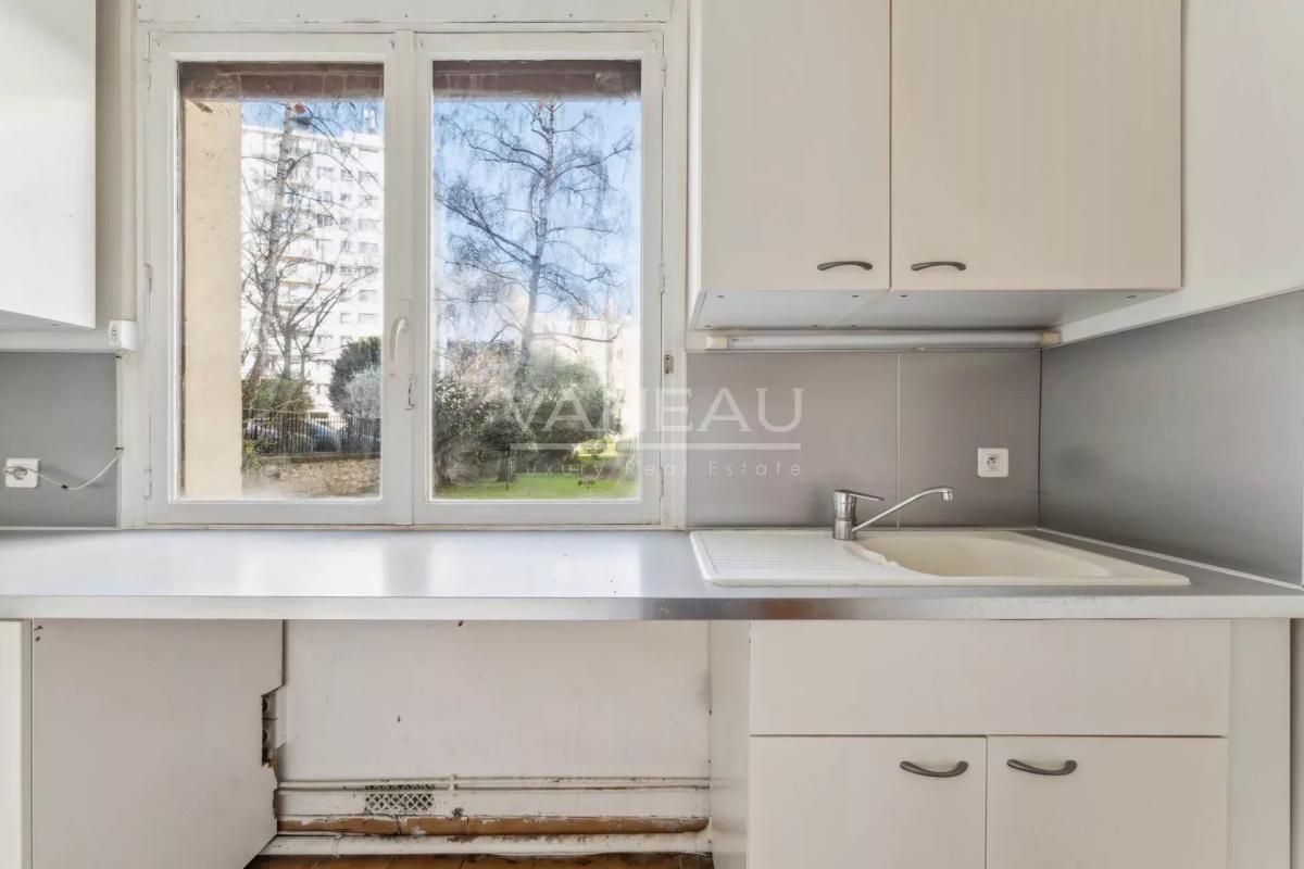 Paris 15e  Lourmel - 4 pièces sur jardin baigné de soleil !