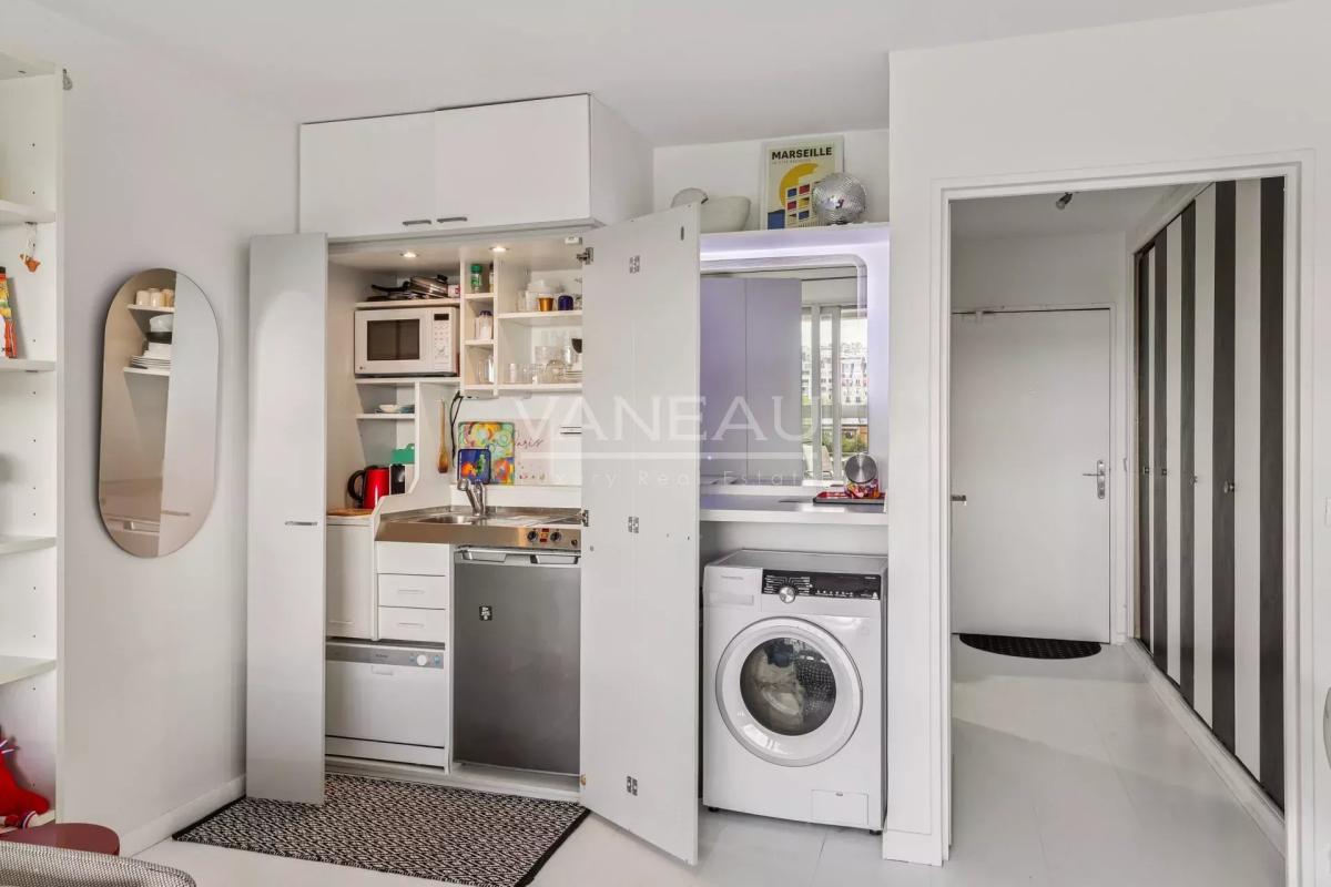 XV ème Javel RERC  - Studio lumineux avec loggia. Sans vis-à-vis