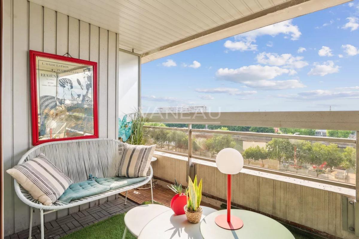 XV ème Javel RERC  - Studio lumineux avec loggia. Sans vis-à-vis