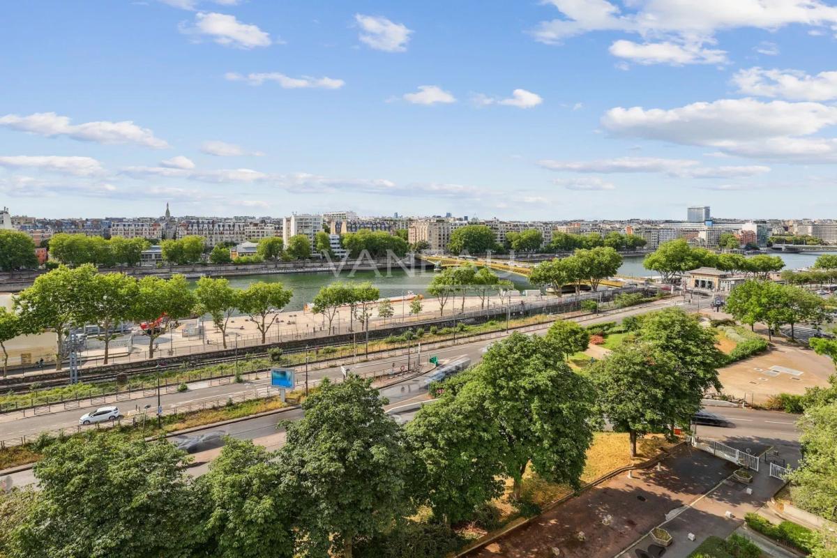 XV ème Javel RERC  - Studio lumineux avec loggia. Sans vis-à-vis