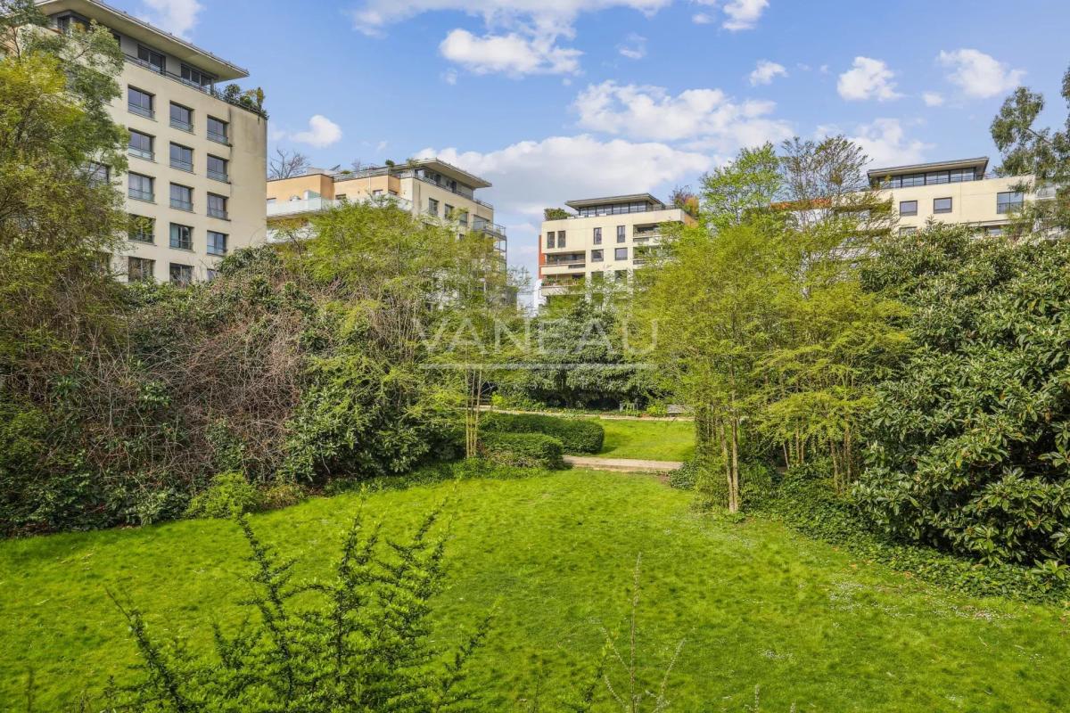 Paris XVIIe - Appartement familial avec terrasse. vue dégagée.