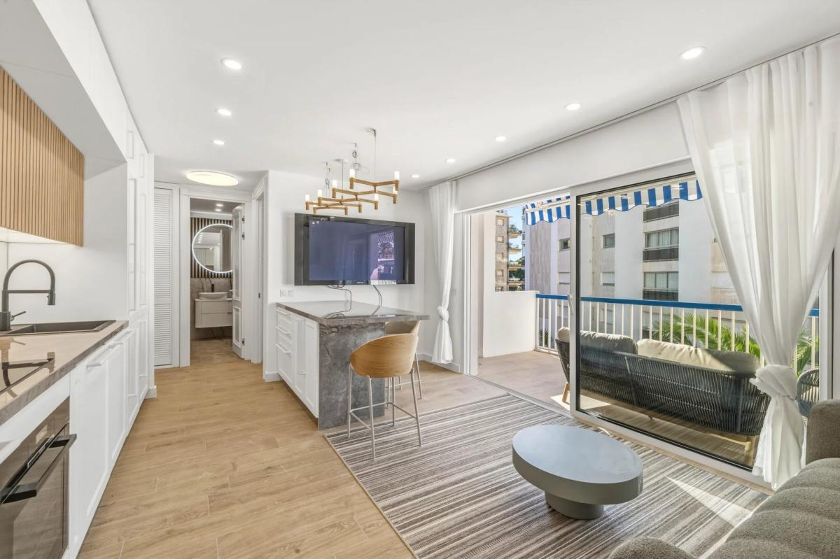 Appartement 3 pièces entièrement rénové à vendre - Cannes Palm B