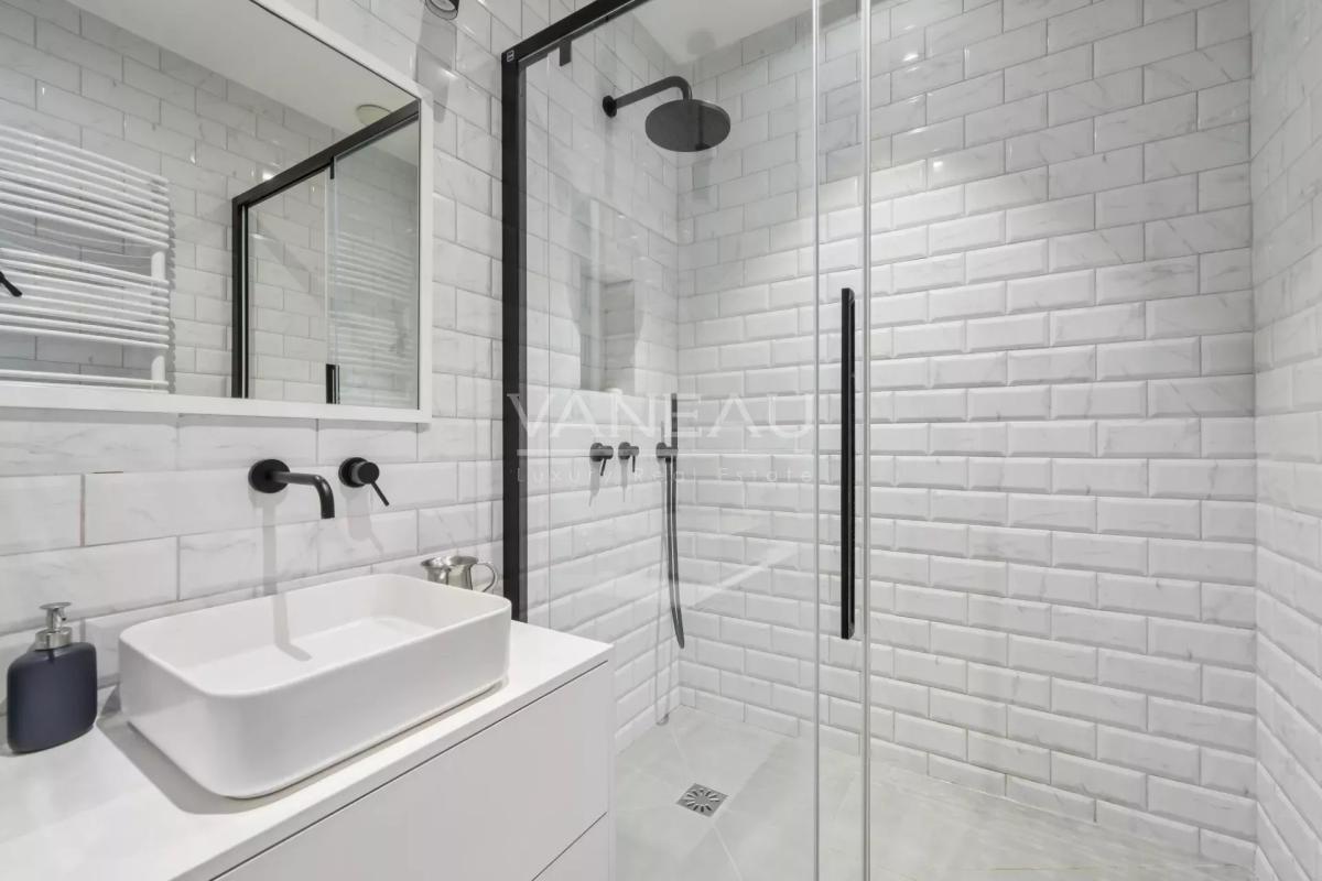 Paris XVIe - Muette - Appartement cinq chambres rénové.