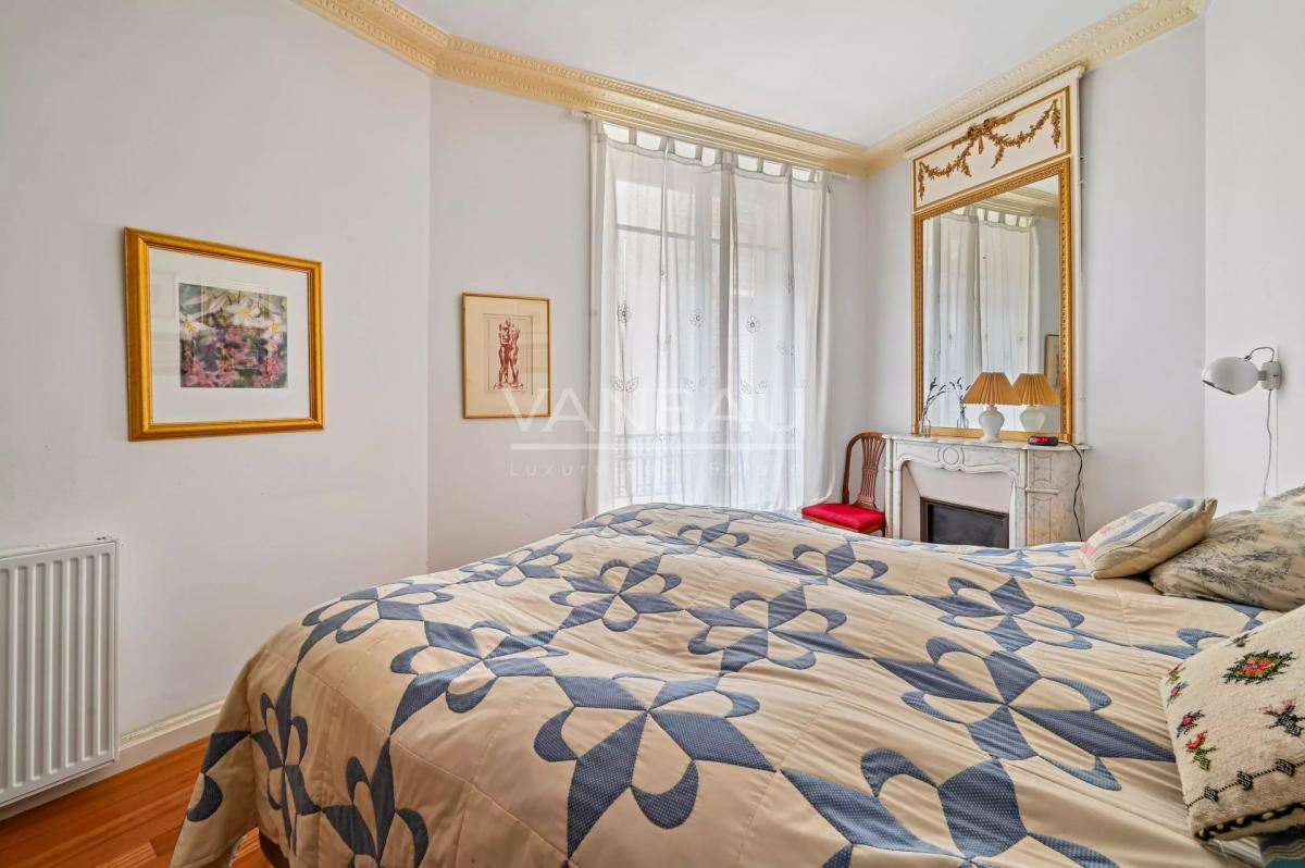 PARIS XVe - Rue du Laos : Bel appartement trois pièces au calme 