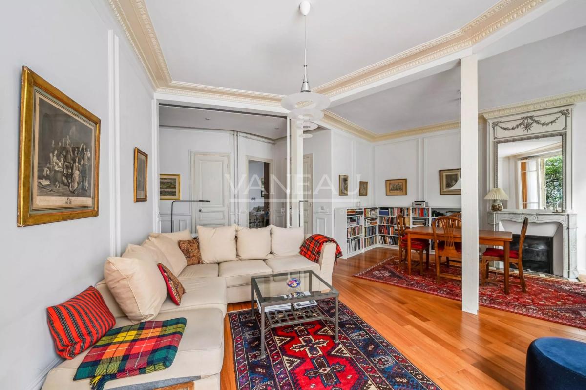 PARIS XVe - Rue du Laos : Bel appartement trois pièces au calme 