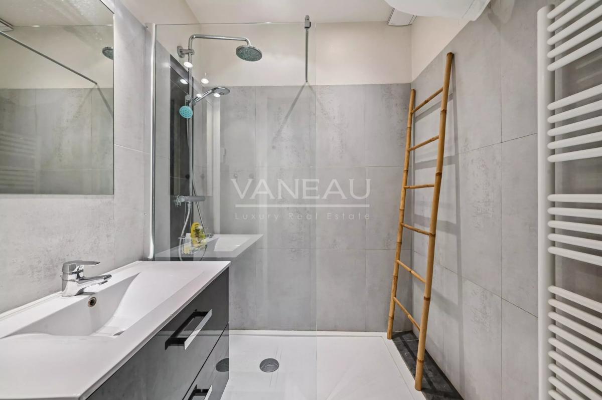 PARIS XVe - Rue du Laos : Bel appartement trois pièces au calme 