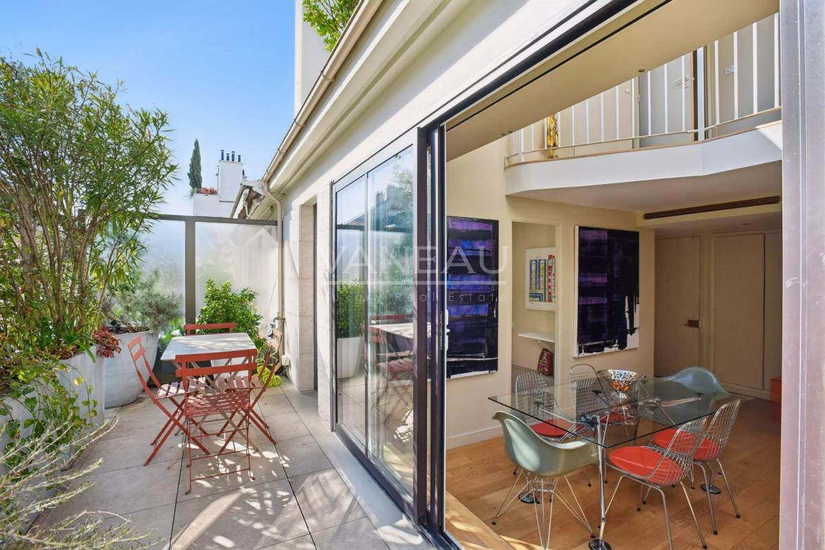 Duplex avec terrasse arborée - Paris VII