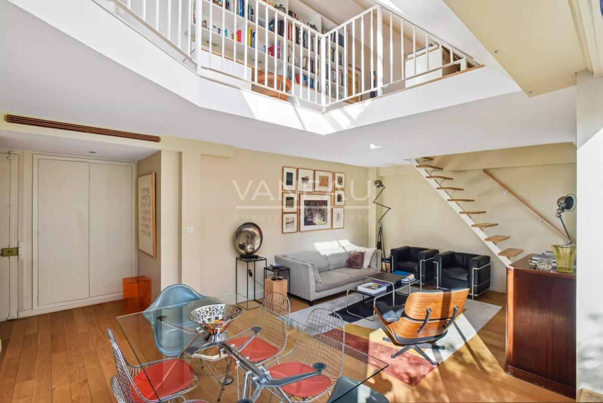 Duplex avec terrasse arborée - Paris VII